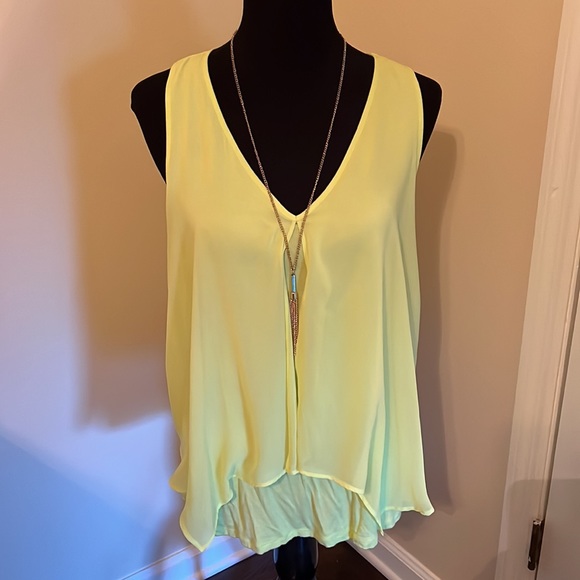Gorgeous neon yellow flowy top, XL, with detached gold necklace, BCX brand - Picture 2 of 4